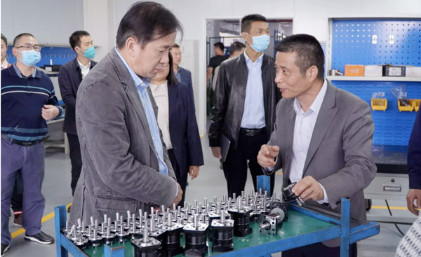 Government and Enterprise Unite for Development | Huangjiang Town Party Committee Secretary Su Dong Inspects iHF